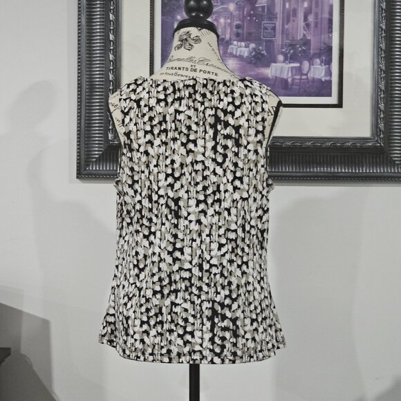 Calvin Klein - Picture 5 of 6